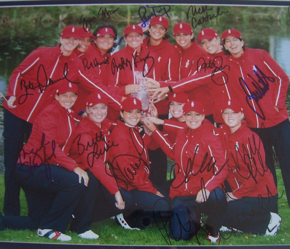 2007 US Solheim Cup Team autographed photo framed with badges (Paula Creamer Juli Inkster Betsy King)