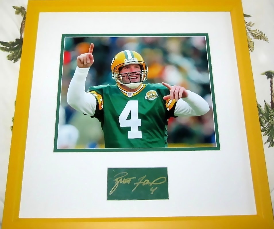 Brett Favre autograph custom framed with Green Bay Packers 8x10 photo